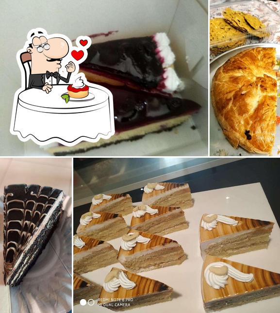 Buy Fresh Custom Cakes & Desserts online | Free delivery