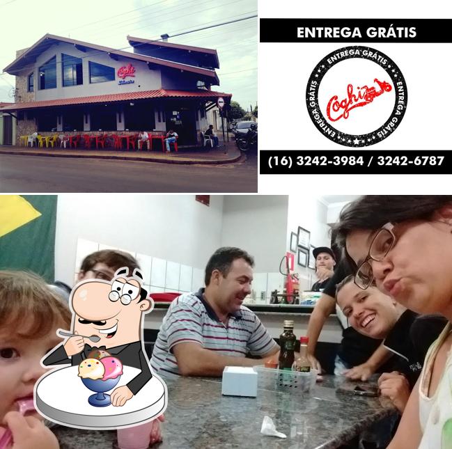 Coghi Silvestre Lanchonete serve uma gama de sobremesas