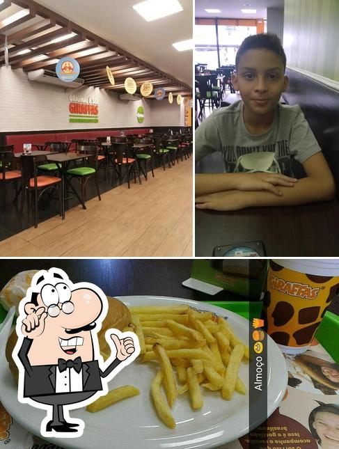 Confira a imagem mostrando interior e friso no Giraffas