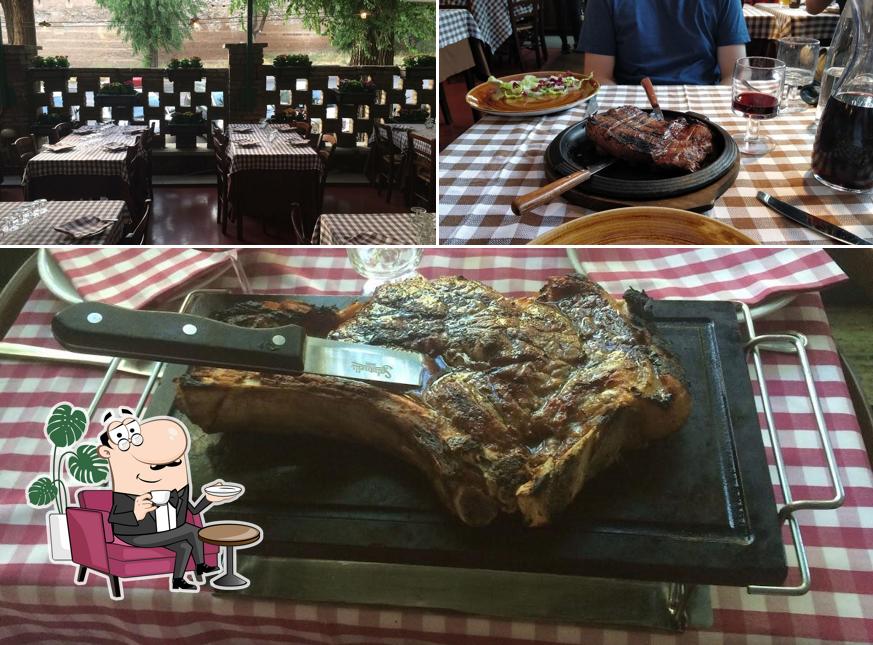 Siediti a un tavolo di Bull Steak