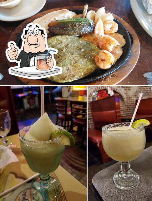 This is the photo showing drink and seafood at El Nopal