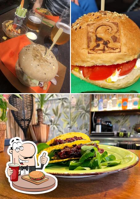 Prenditi un hamburger a Gringo Tapas e Social Drink