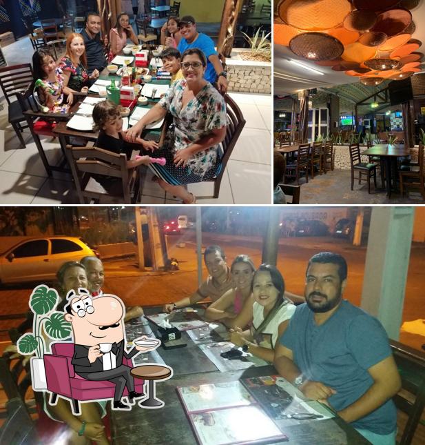 Sente em uma das mesas no Restaurante Filé do Zezé