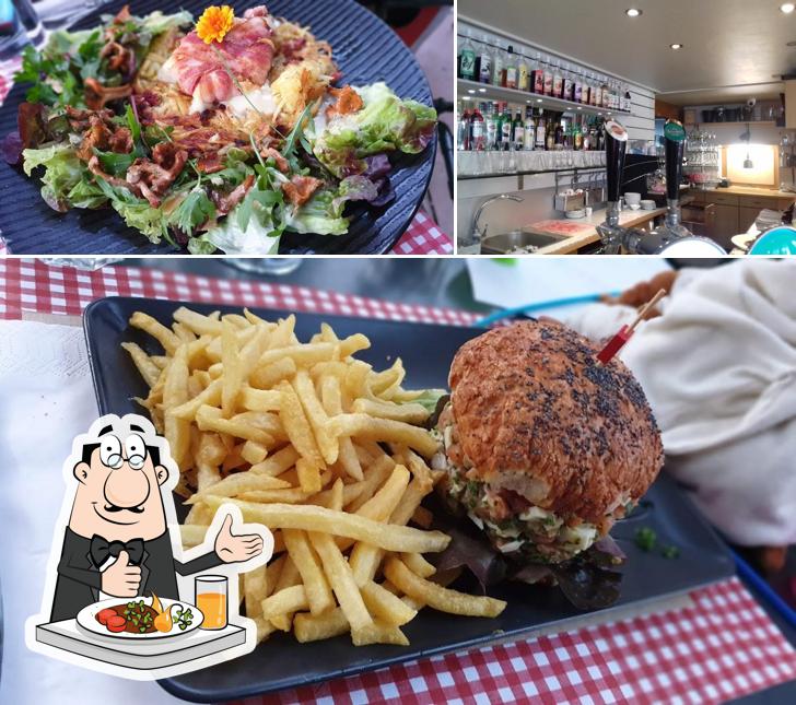 Guarda la immagine che presenta la cibo e bancone da bar di Café du Commerce