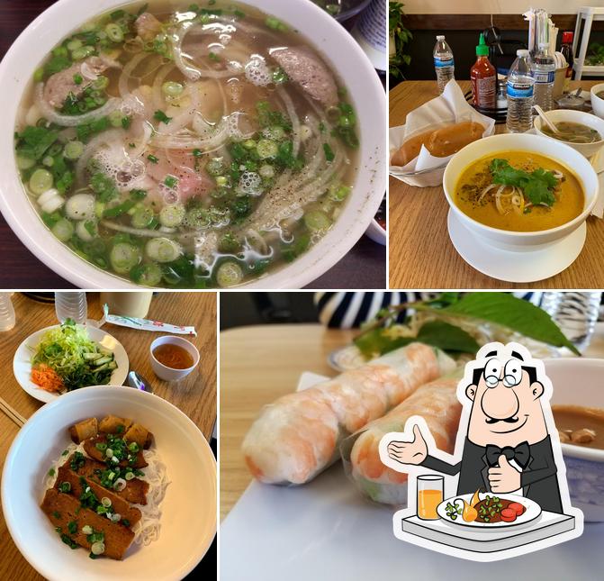 Food at Phở Phong Lưu