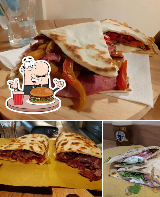 Prenditi un hamburger a La piadineria artigianale Carboni