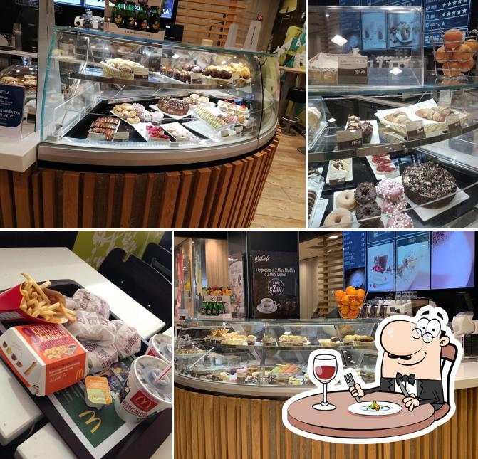 Platti al McDonald's Napoli Vomero