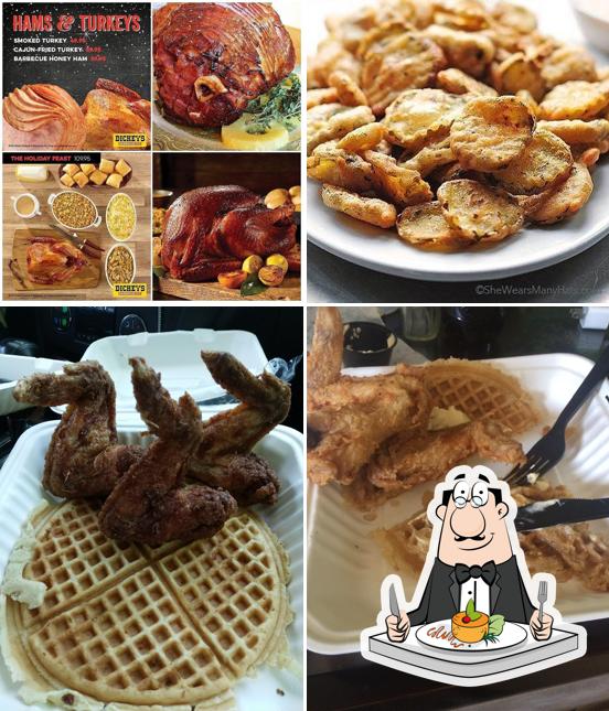 Еда в "Crackin’ Chicken & Waffles"