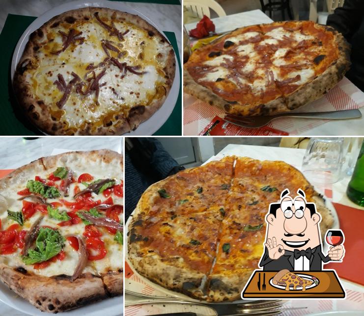 Scegli una pizza a Ristorante pizzeria Ausonia