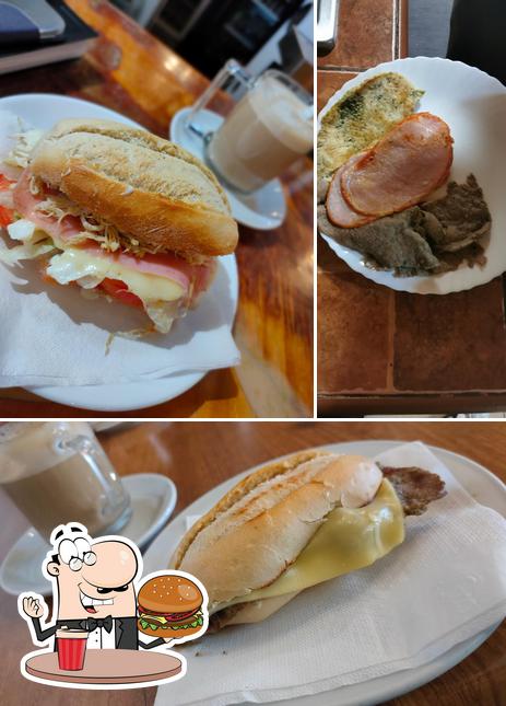 Order a burger at Cafetería Cayeyo