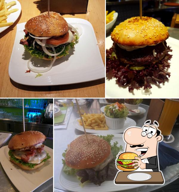 Cafe Bistro Courage