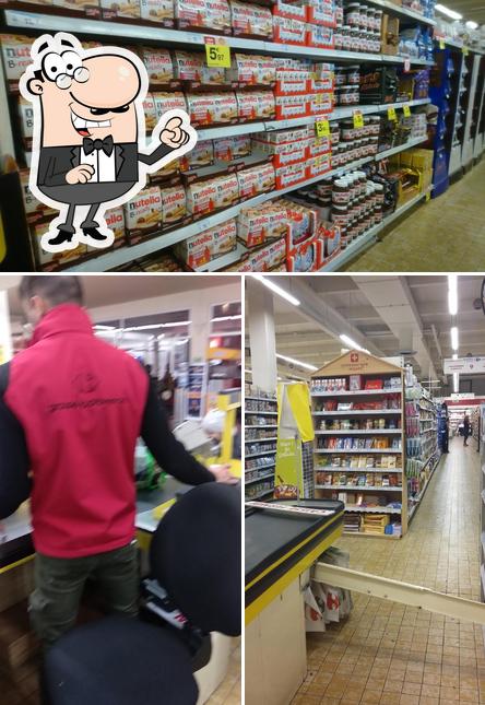 Installez-vous à l'une des tables de Carrefour Traiteur