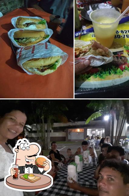 Experimente um hambúrguer no Paulista Lanches