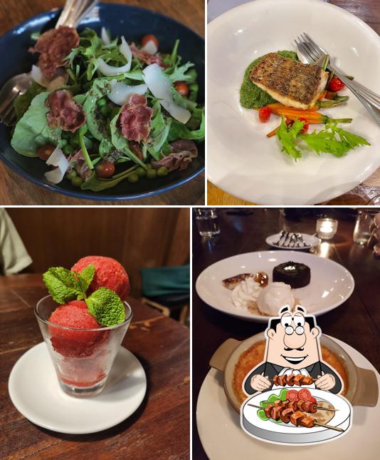 Seven Spoons restaurant, Bangkok, 2224 Thanon Chakkraphatdi Phong