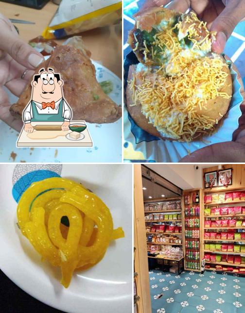 Samosa at Gayatri Sweets & Farsan