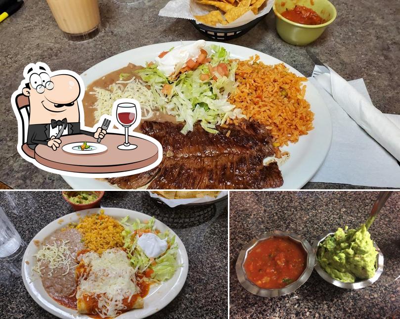Еда в "Tacos El Norte"