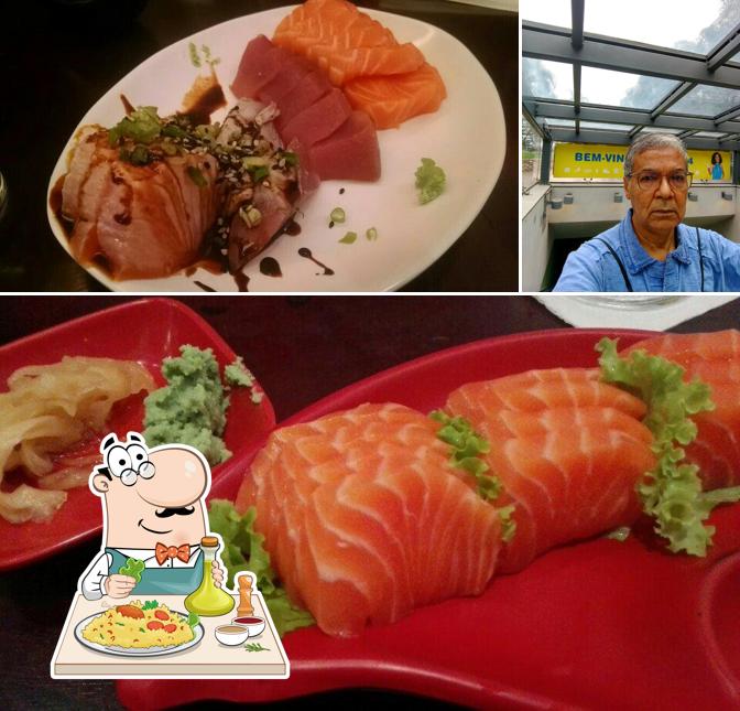 Esta é a ilustração mostrando comida e exterior no Rio Sushi