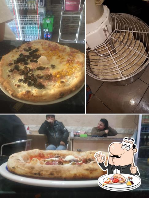 Scegli tra le svariate varianti di pizza