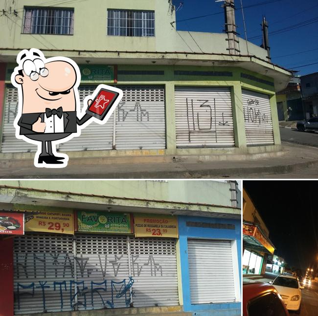 Entre diferentes coisas, exterior e interior podem ser encontrados a Pizzaria Favorita