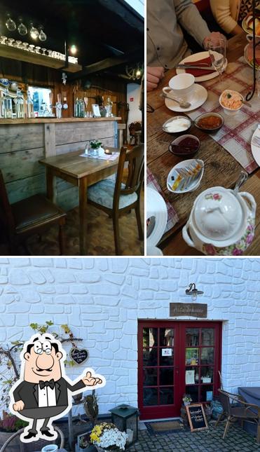 Installez-vous à l'une des tables de Café Alte Scheune