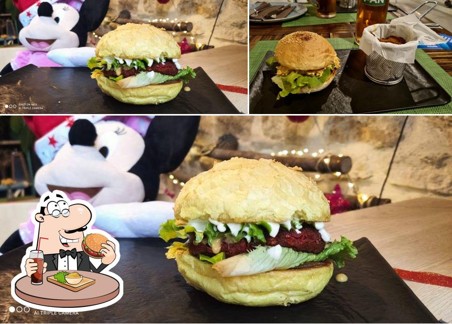 Ordina un hamburger a Urban & Veggie - Vegan Restaurant Dubrovnik