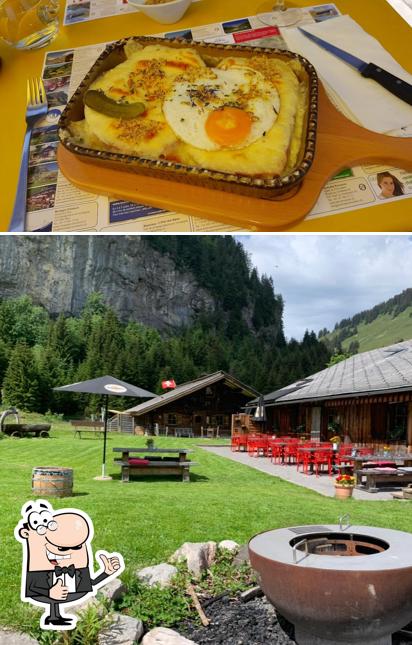 Взгляните на фотографию ресторана "Cantine des dents blanches"