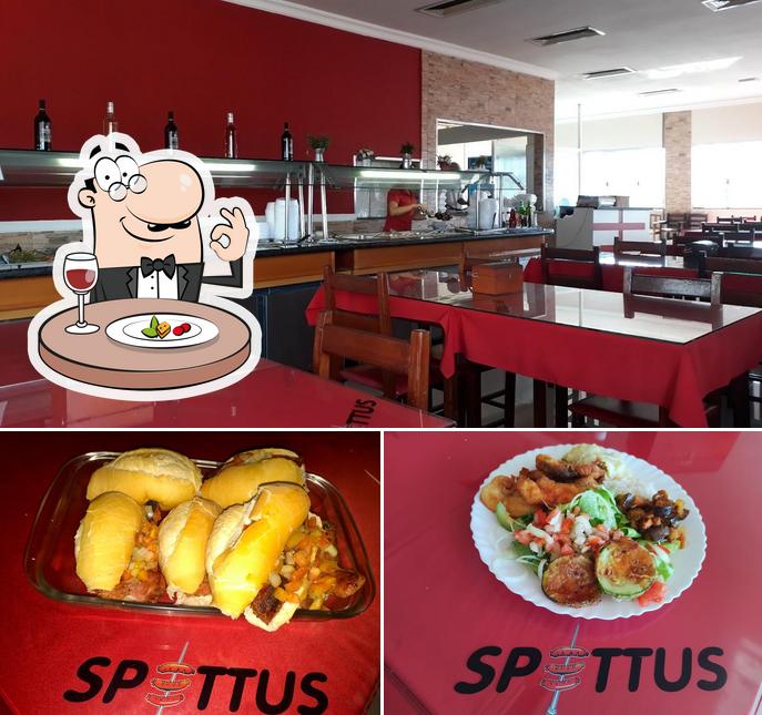 A imagem da comida e interior a Espetos Churrascaria