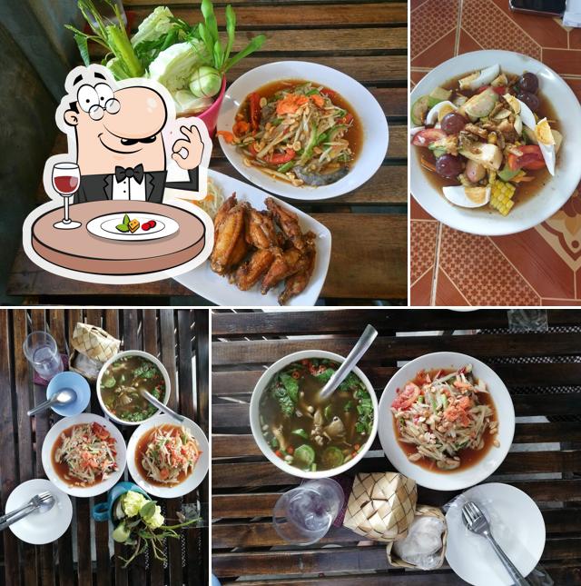 Sa Pa Tum Lampang Restaurant for Somtum Spicy Papaya Salad, Lampang ...