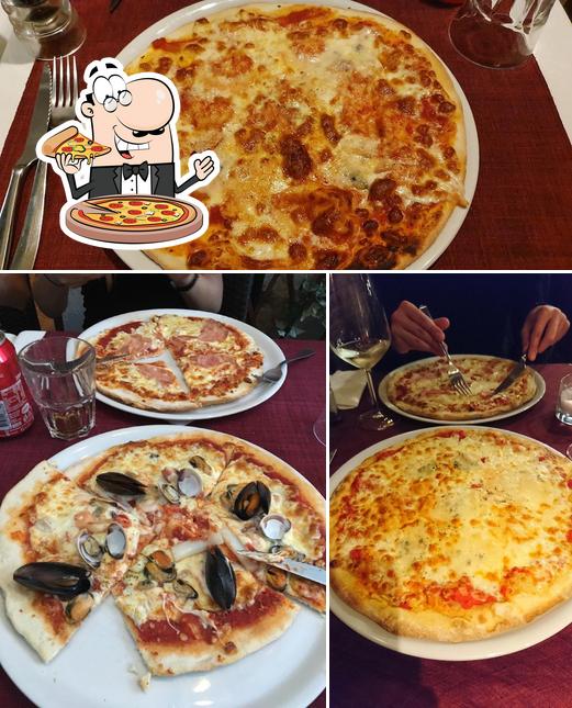 Scegli una pizza a Osteria alle Bottega