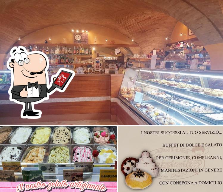 La foto della esterno e dolce di Capriccio Pasticceria Gelateria Caffetteria