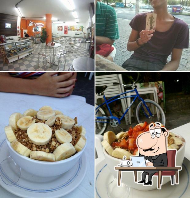 Sente em uma das mesas no Bamba Sorvetes