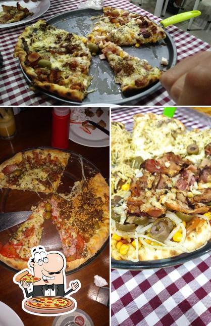 Escolha pizza no Fornetto Pizzaria