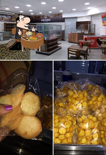 Confira a imagem mostrando comida e interior no Padaria Confeitaria Santo Antônio