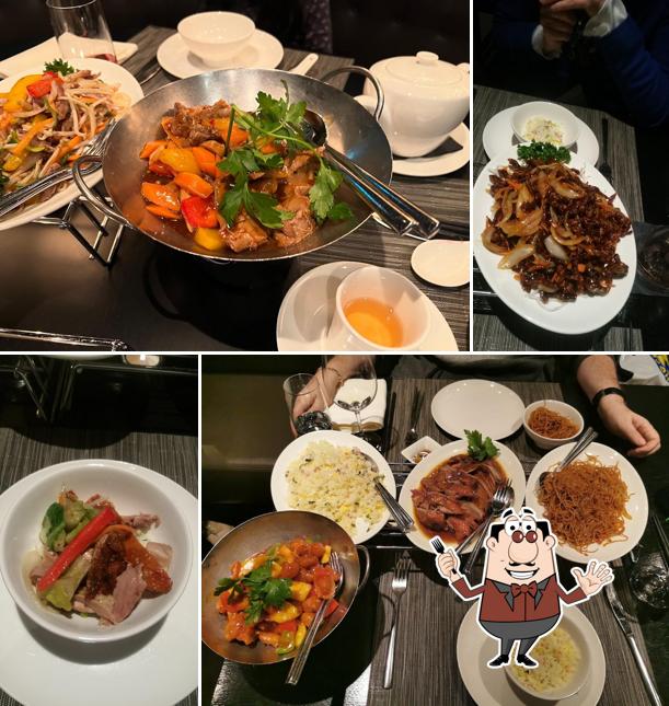 Еда в "Golden Dragon China Restaurant"