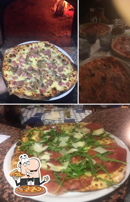 Scegli una pizza a Pizzeria i Saraceni