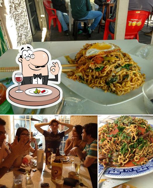 Entre diversos coisas, comida e interior podem ser encontrados no Chung