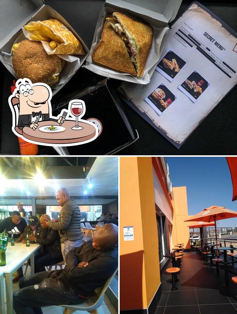 Las fotos de comida y barra de bar en Chicken Licken Nkomo Village