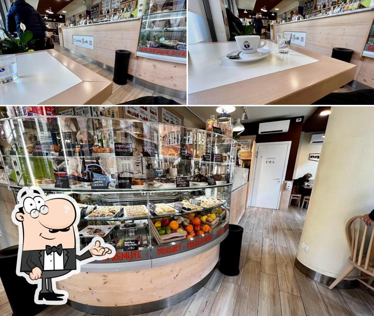 Siediti a un tavolo di Giornale & Caffè