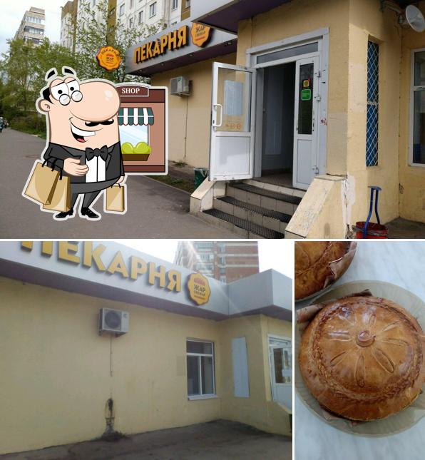 Among different things one can find exterior and cake at Zhar-Svezhar