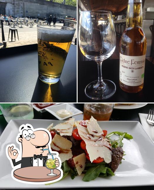 Among various things one can find drink and food at Bistrot Alexandre III