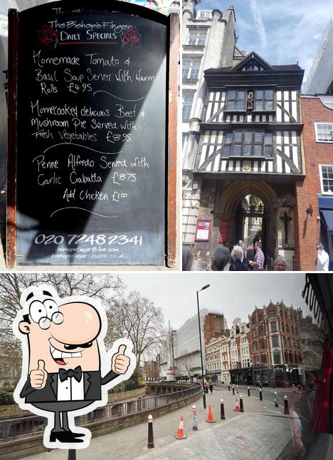Bishops Finger, 9-10 W Smithfield, Smithfield St in London - Restaurant ...