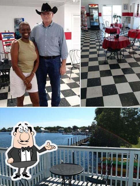 Dockside Ice Cream in Crystal River Restaurant menu and reviews