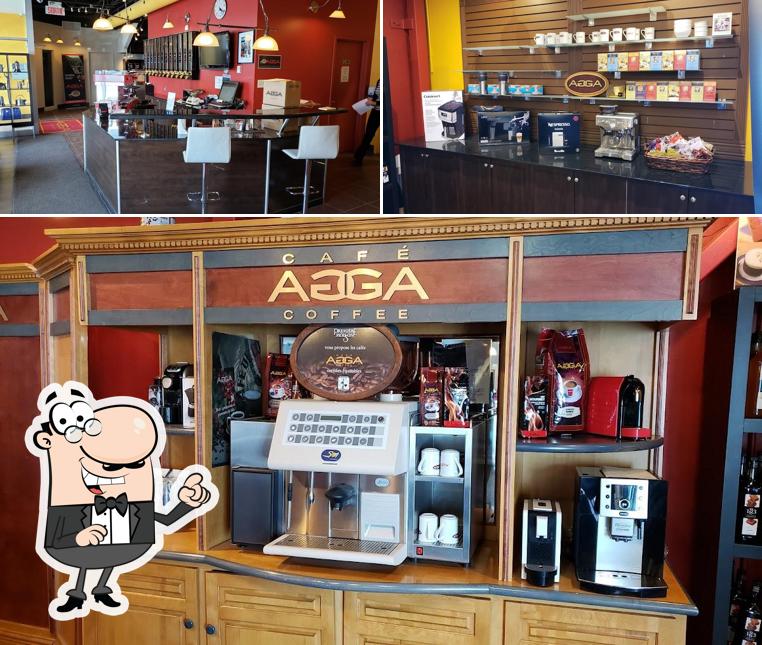 Installez-vous à l'une des tables de Café Agga