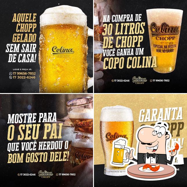 Desfute um copo de cerveja leve ou escura