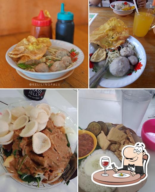 Platos en Warung Makan Combat