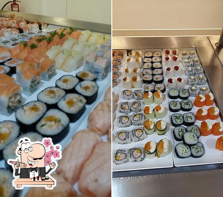 Rolos de sushi são disponibilizados no Sushi Anjō