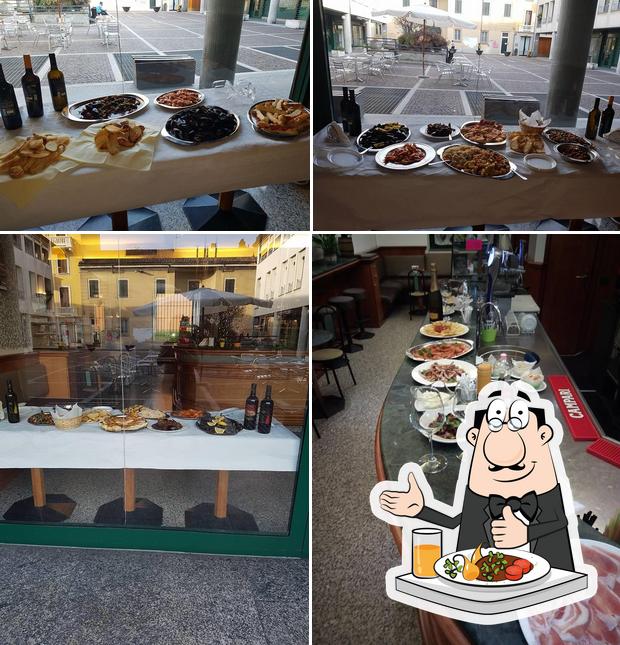 La immagine di cibo e tavolo da pranzo da Bar Piazzetta di Romeo