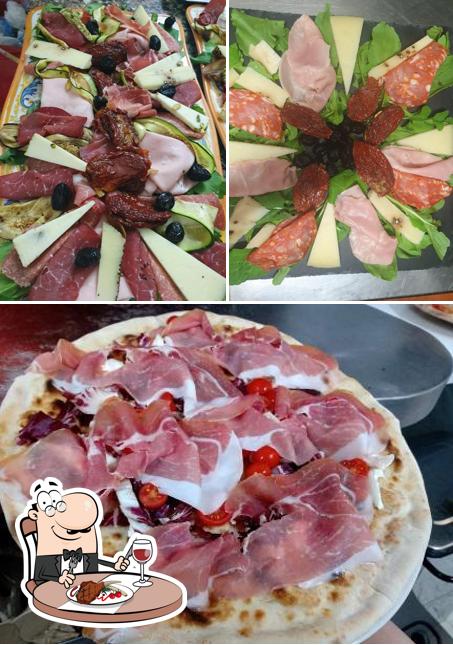 Ordina i un pasto a base di carne a Pizzeria Ristorante Bar Mimoza