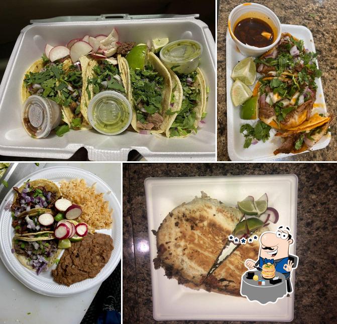 Meals at Tacos Pillulles los famosos taco Truck