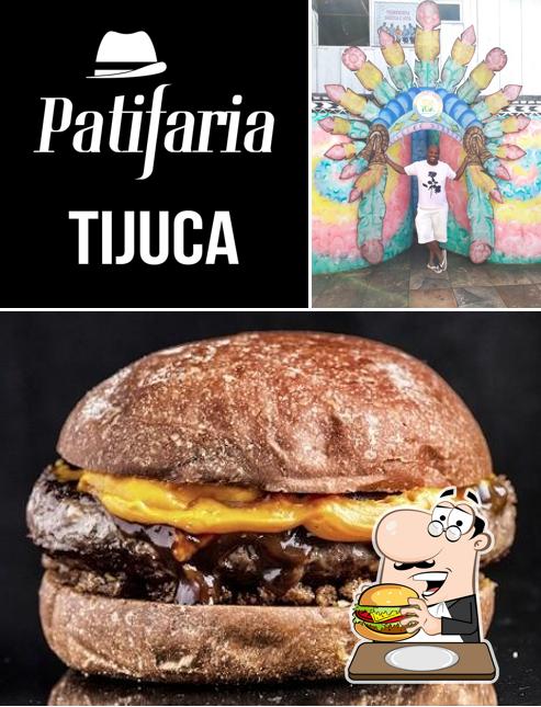 Peça um hambúrguer no Patifaria Tijuca